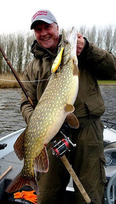 Trollend vissen op snoek