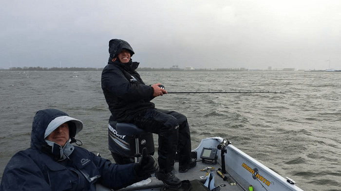 Met een goed warmtepak blijf je warm en droog bij het sportvissen